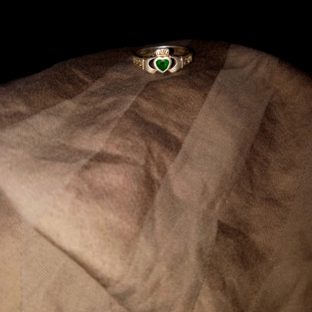 Solvar Jewelry Claddagh Ring Ladies Sterling Silver Emerald Heart.